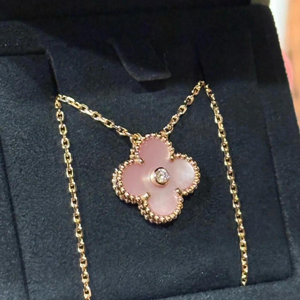 Van Cleef & Arpels 2025 Pink Mother Of Pearl Holiday Pendant Necklace - Picture 3 of 7